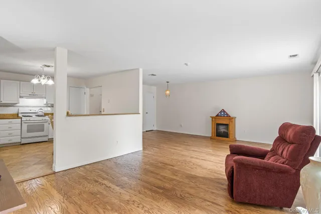 $659,000 | 124 Erin Lane, East Setauket, NY 11733