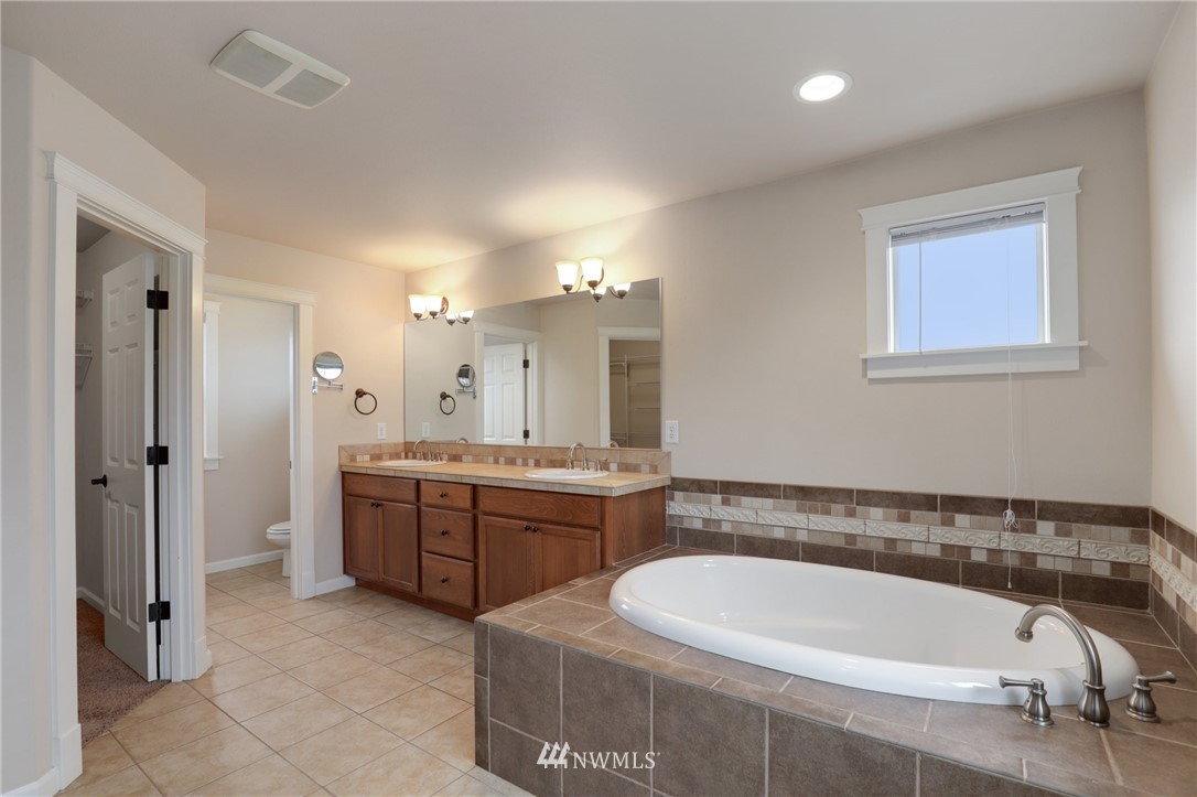 5827 Parker Road East Sumner, WA 98390 - Photo 32 of 40