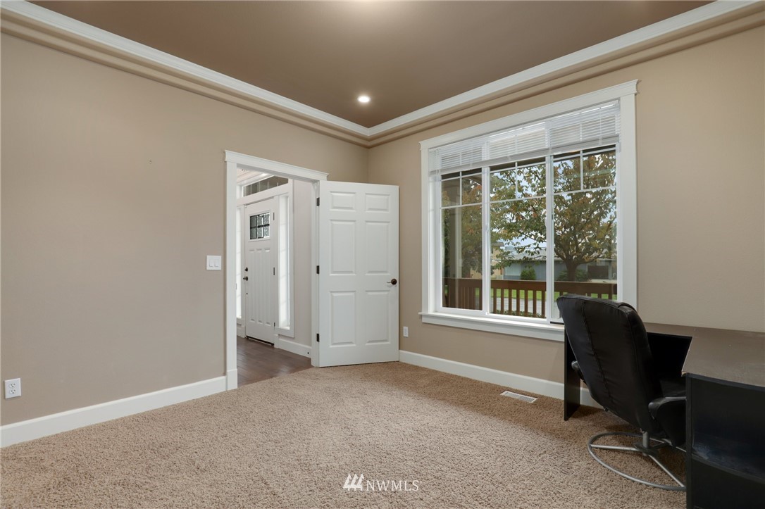5827 Parker Road East Sumner, WA 98390 - Photo 9 of 40