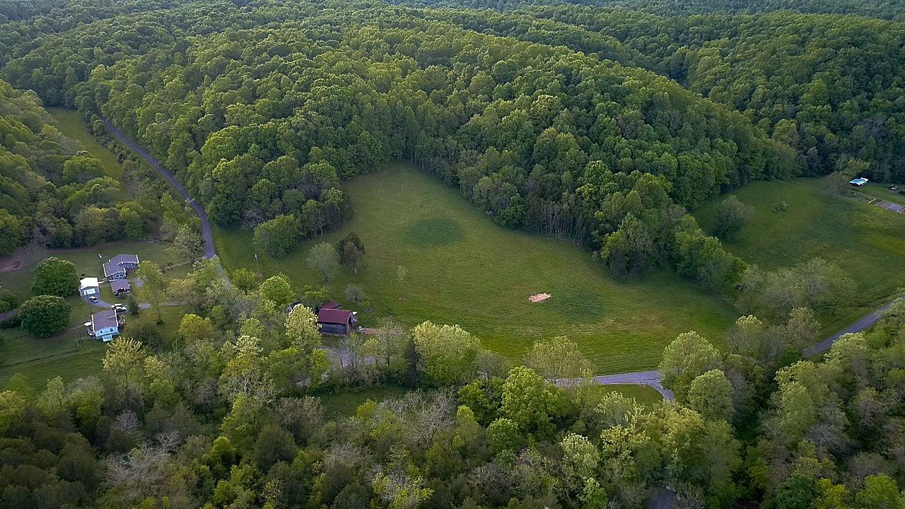 1041 Carr Creek Road Normandy, TN 37360 - Photo 4 of 33 Gallery Image 4