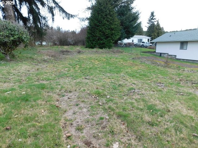959 Rose Avenue Vernonia, OR 97064 - Photo 7 of 13 a view of outdoor space with deck and yard