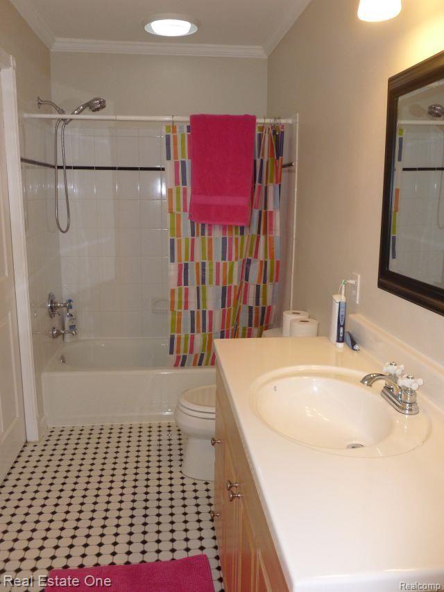 2342 Millbrook Court Rochester, MI 48306 - Photo 26 of 36 Updated Main Bathroom