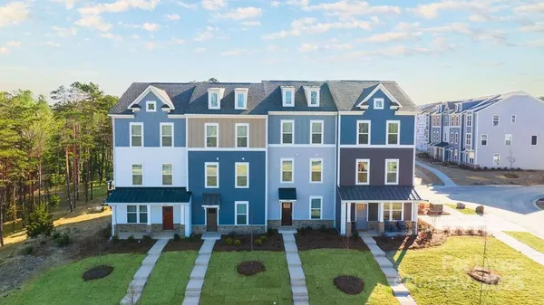 $2,370 | 1018 Fairway Green Lane, Unit LANDON, Charlotte, NC 28216