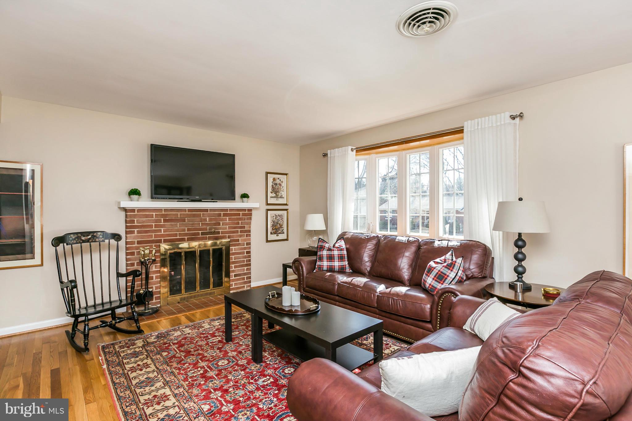 60 Belfast Road Lutherville-Timonium, MD 21093 - Photo 5 of 30 Living Room
