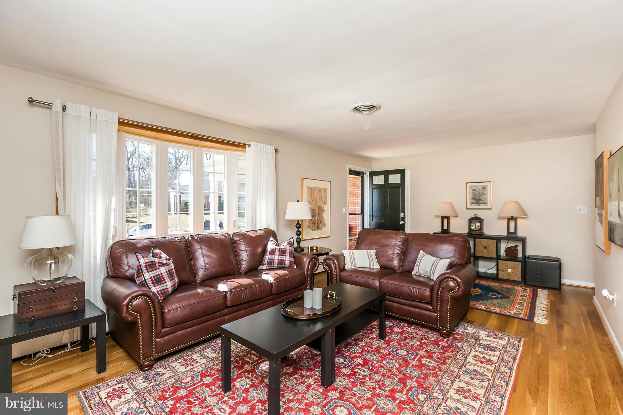60 Belfast Road Lutherville-Timonium, MD 21093 - Photo 6 of 30 Living Room