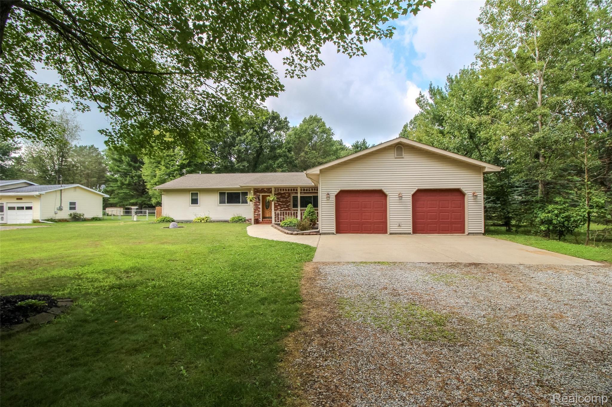 12610 Dorwood Road Burt, MI 48417 - Photo 2 of 31 IMG_4455.JPG