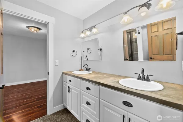 $1,100,000 | 17003 Jordan Street Southwest, Rochester, WA 98579