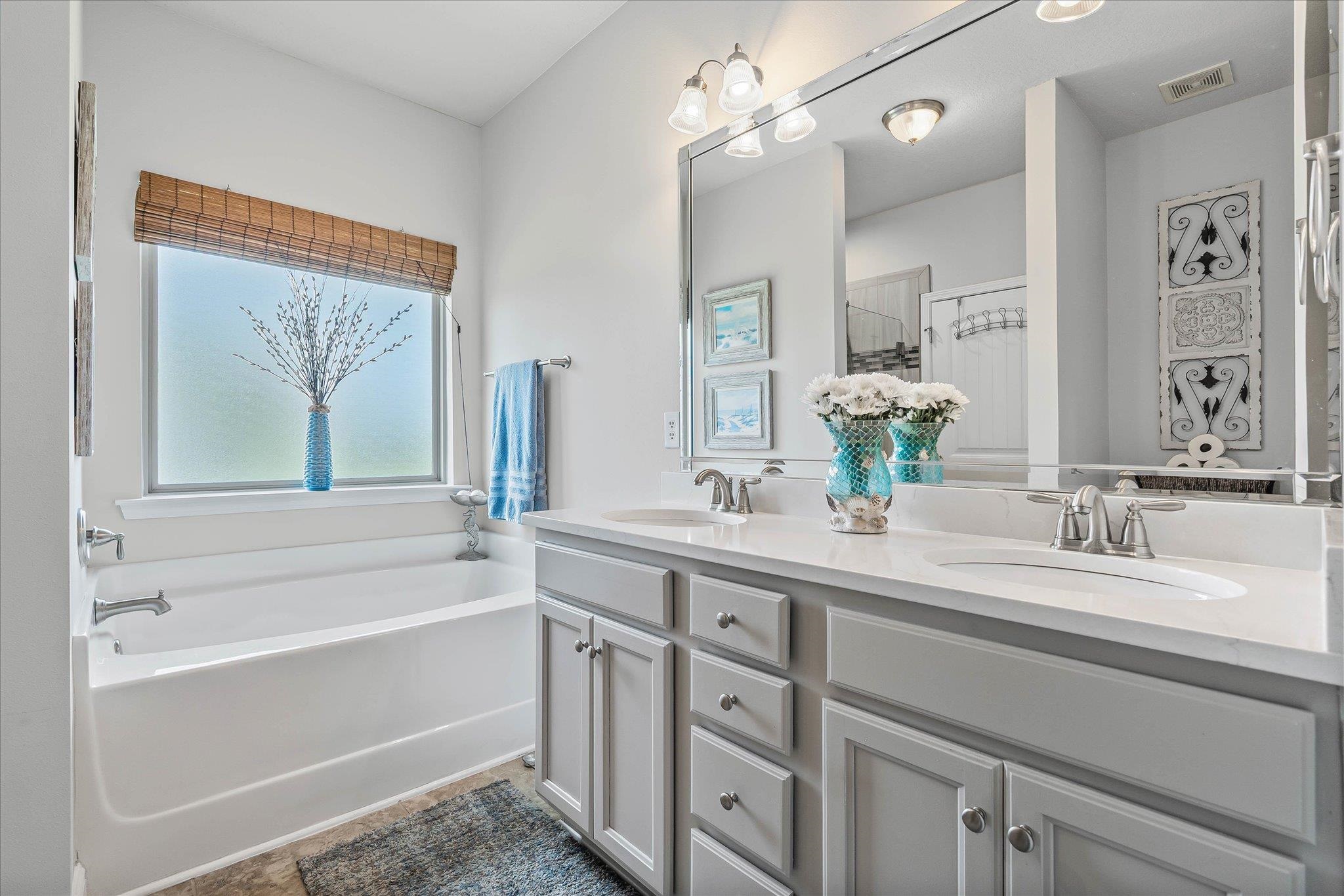 10677 Orkney Way Daphne, AL 36527 - Photo 12 of 22 Bathroom