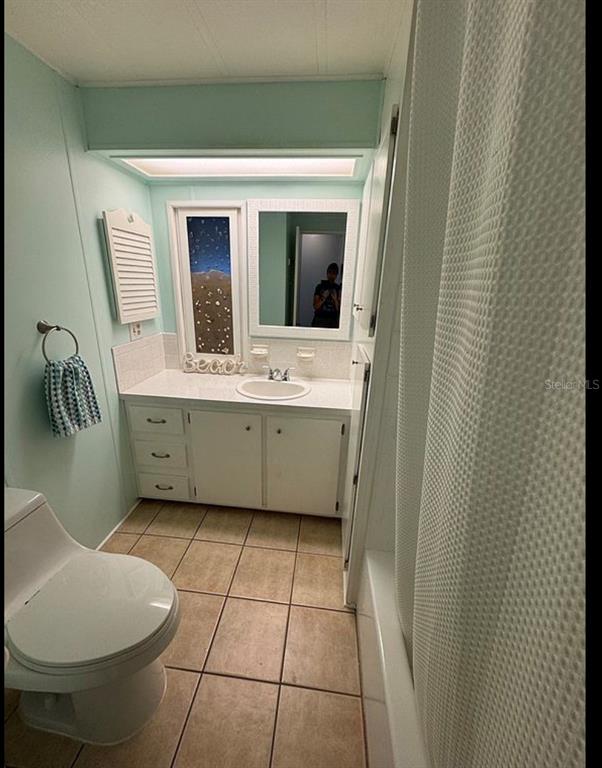 3301 Alt 19, Unit 162 Dunedin, FL 34698 - Photo 16 of 23 a bathroom with a sink a mirror and bathtub