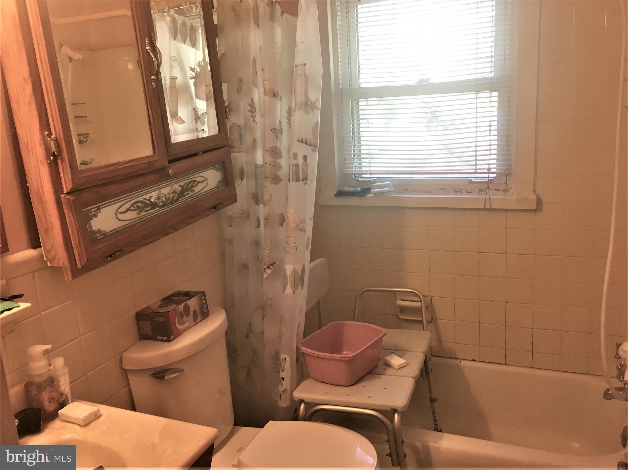 4600 Kiernan Road College Park, MD 20740 - Photo 12 of 22 Main Level Full Bath