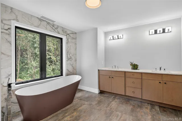 $1,050,000 | 1 Warwick Isle Boulevard, Pine Island, NY 10969