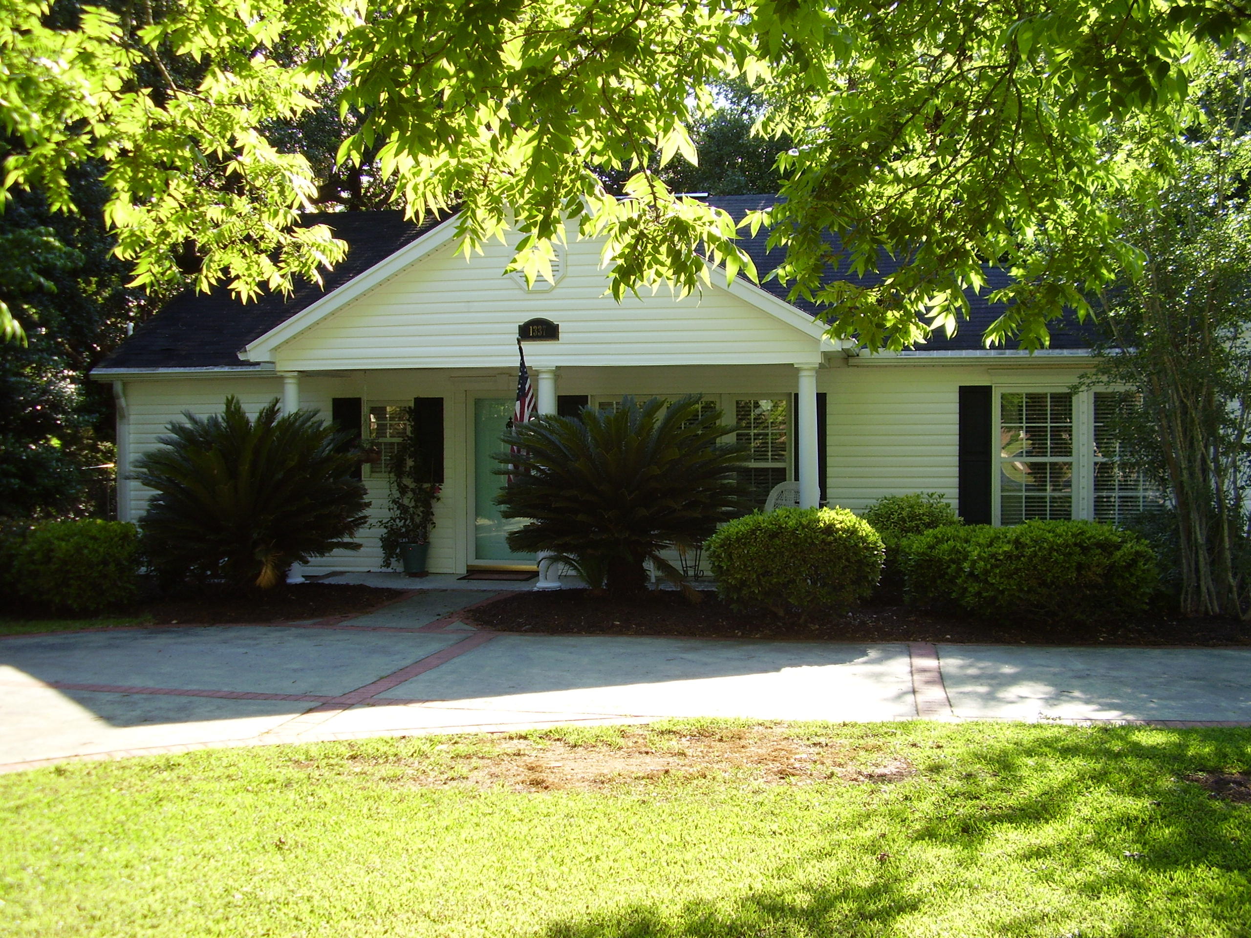 1337 Old Towne Road Charleston, SC 29407 - Photo 1 of 34 P1010038