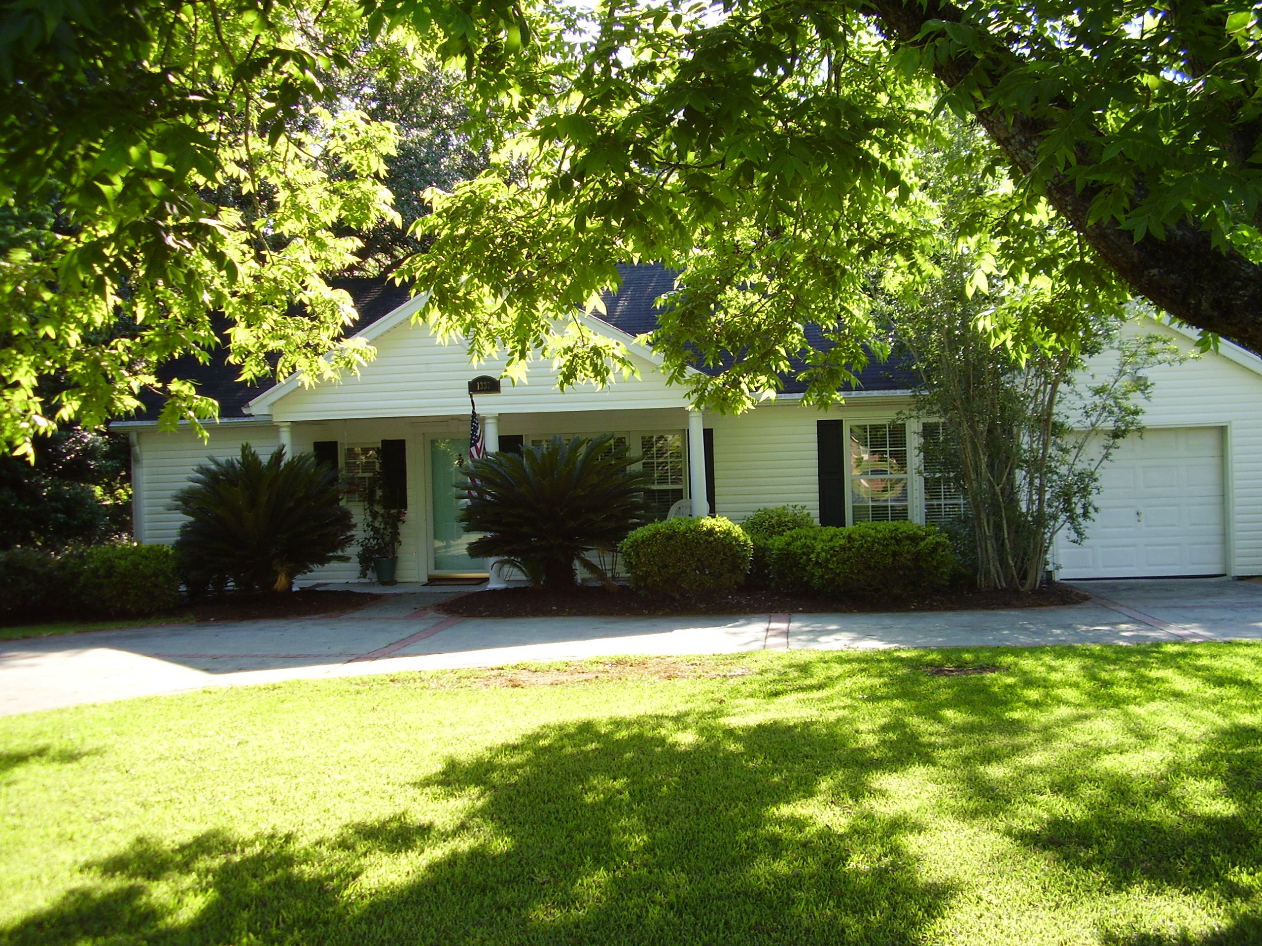 1337 Old Towne Road Charleston, SC 29407 - Photo 2 of 34 P1010040