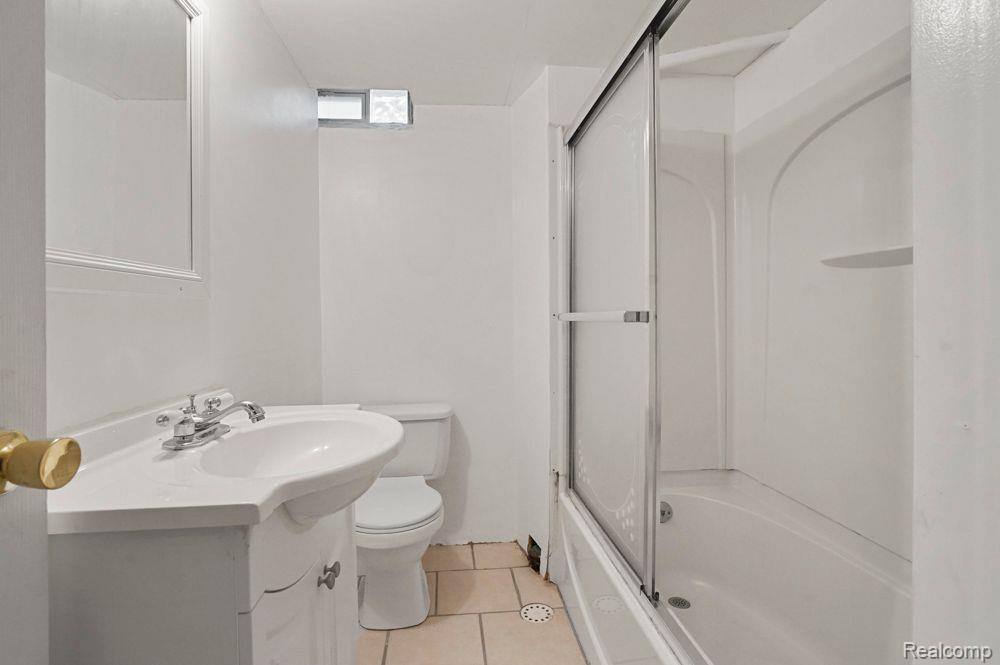 32189 Ruehle Avenue Warren, MI 48093 - Photo 18 of 26 Full bathroom in basement