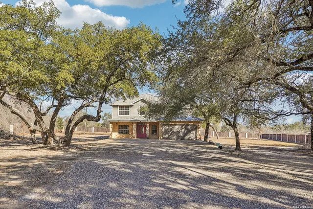 $500,000 | 301 County Road 6862, Natalia, TX 78059