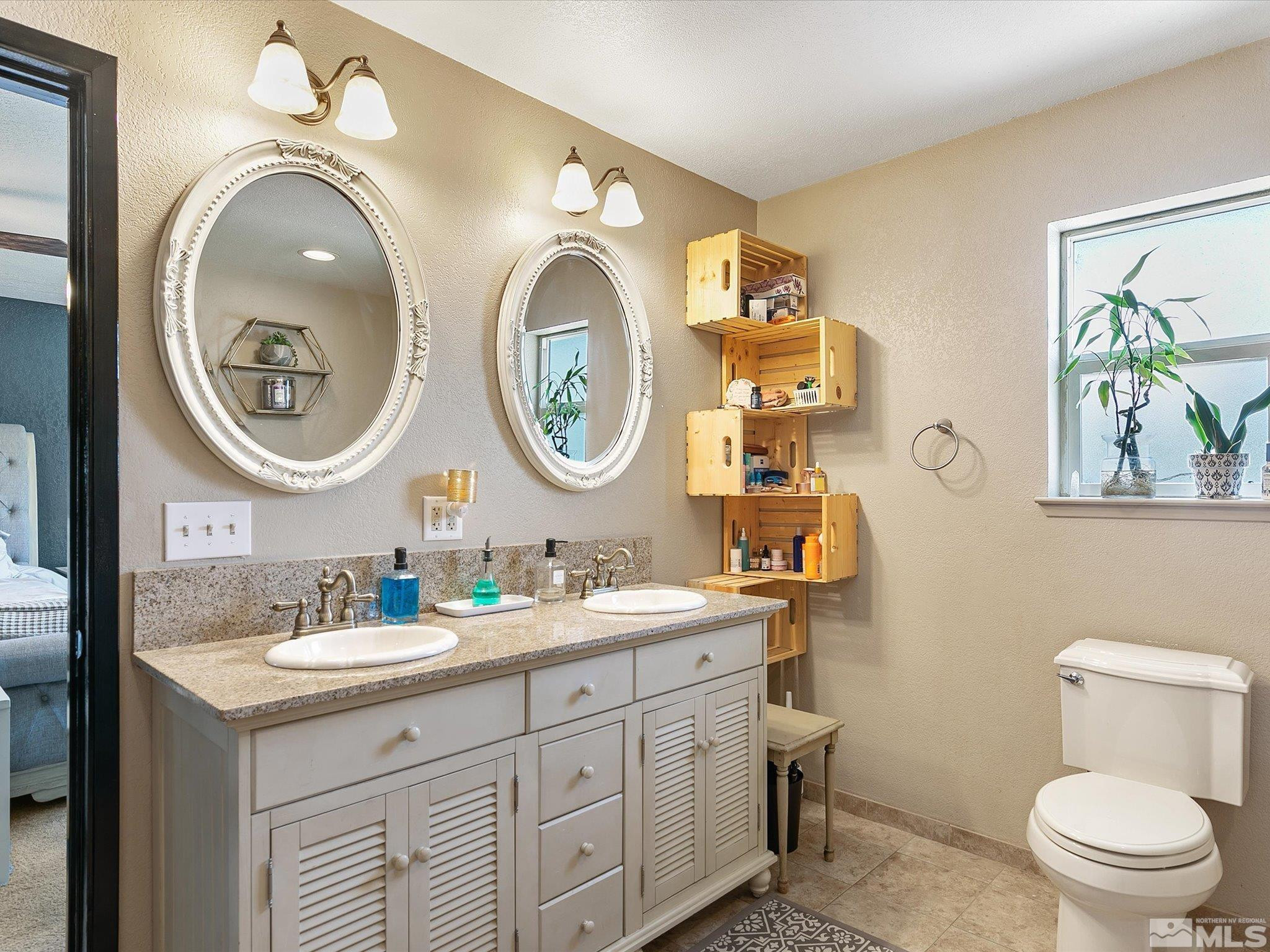660 Northview Drive Fallon, NV 89406 - Photo 19 of 33 a bathroom with a toilet a sink and a mirror