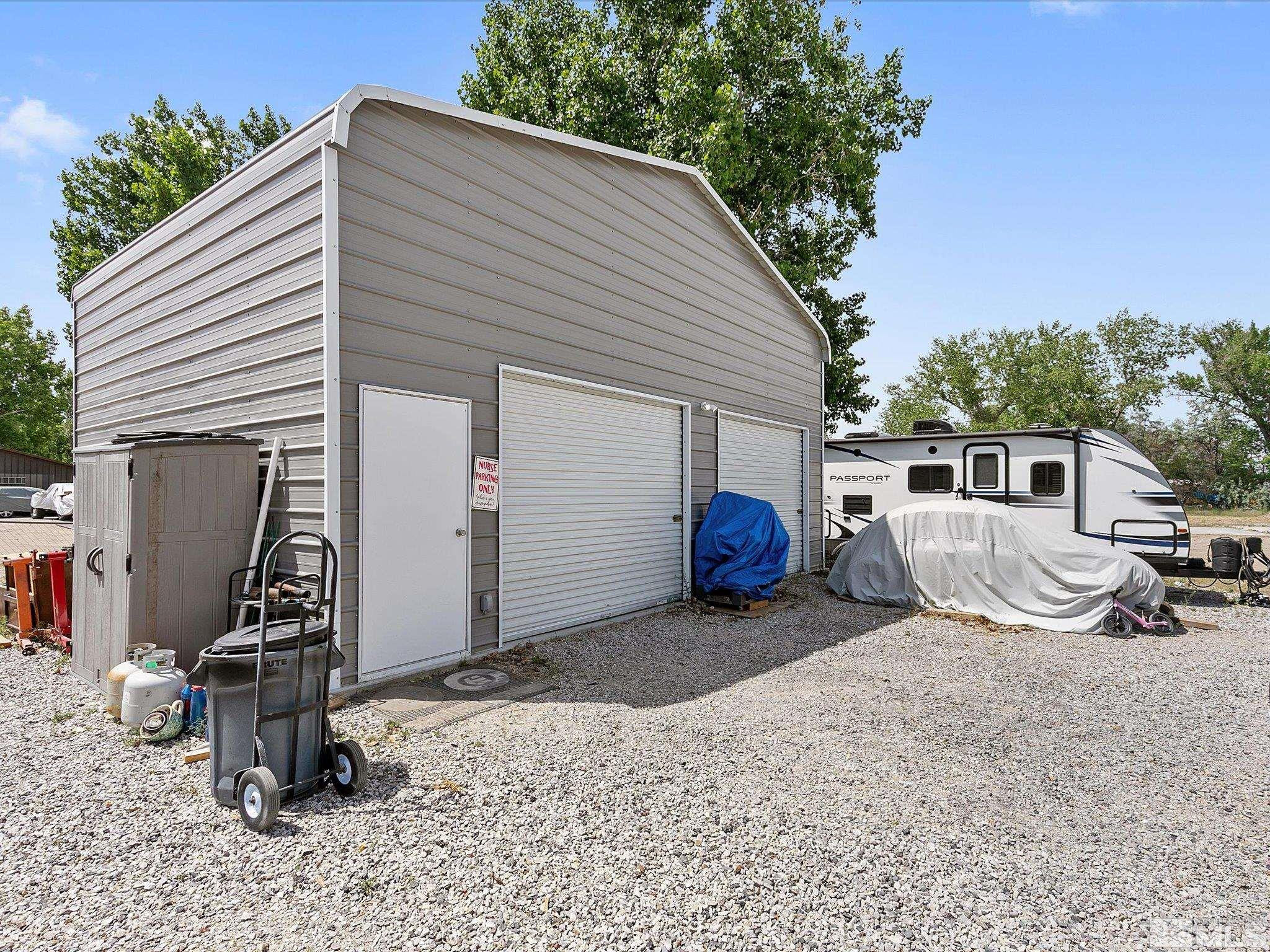 660 Northview Drive Fallon, NV 89406 - Photo 28 of 33 a view of a chairs and table in backyard