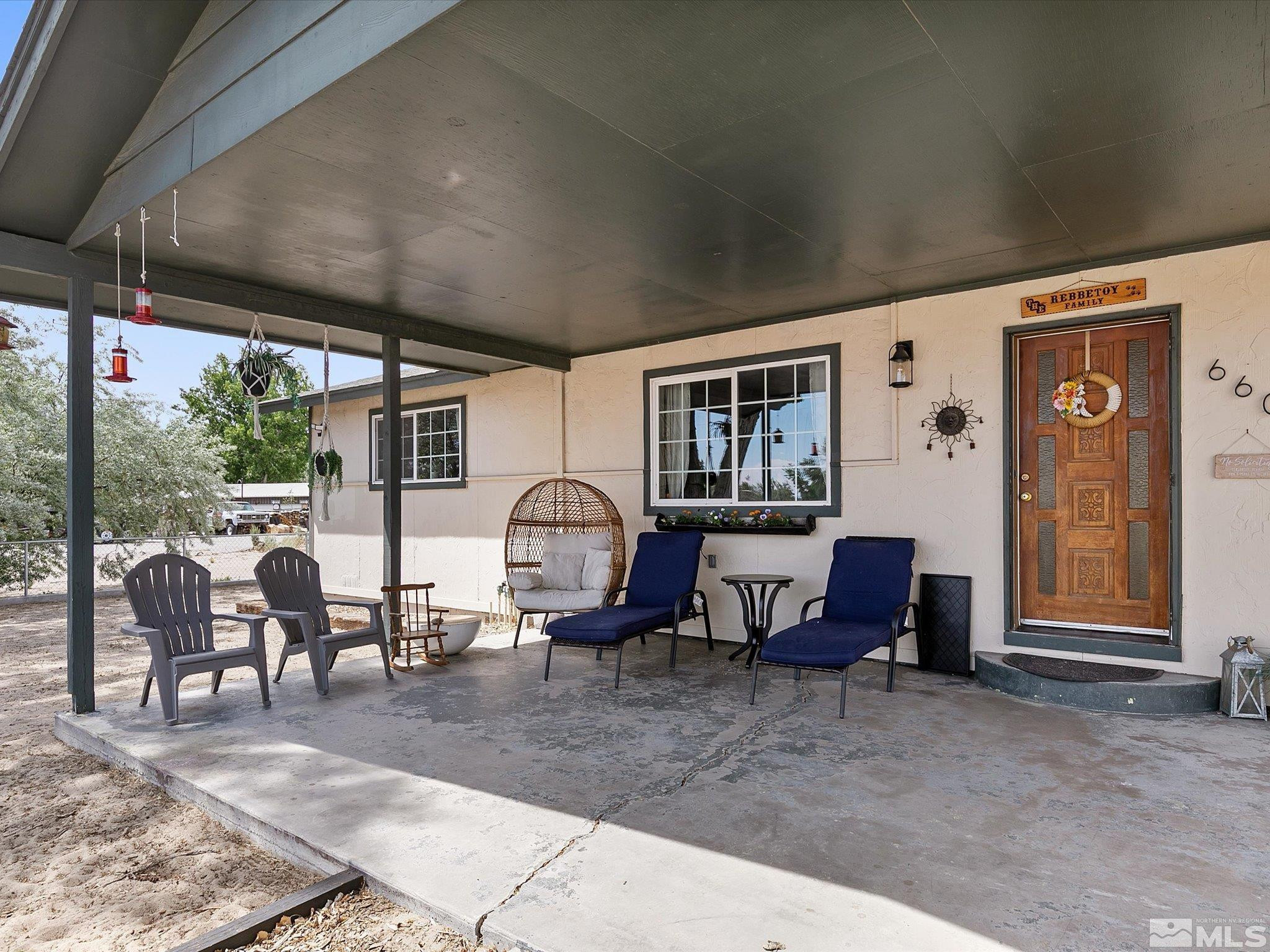660 Northview Drive Fallon, NV 89406 - Photo 3 of 33 a view of living room filled with furniture