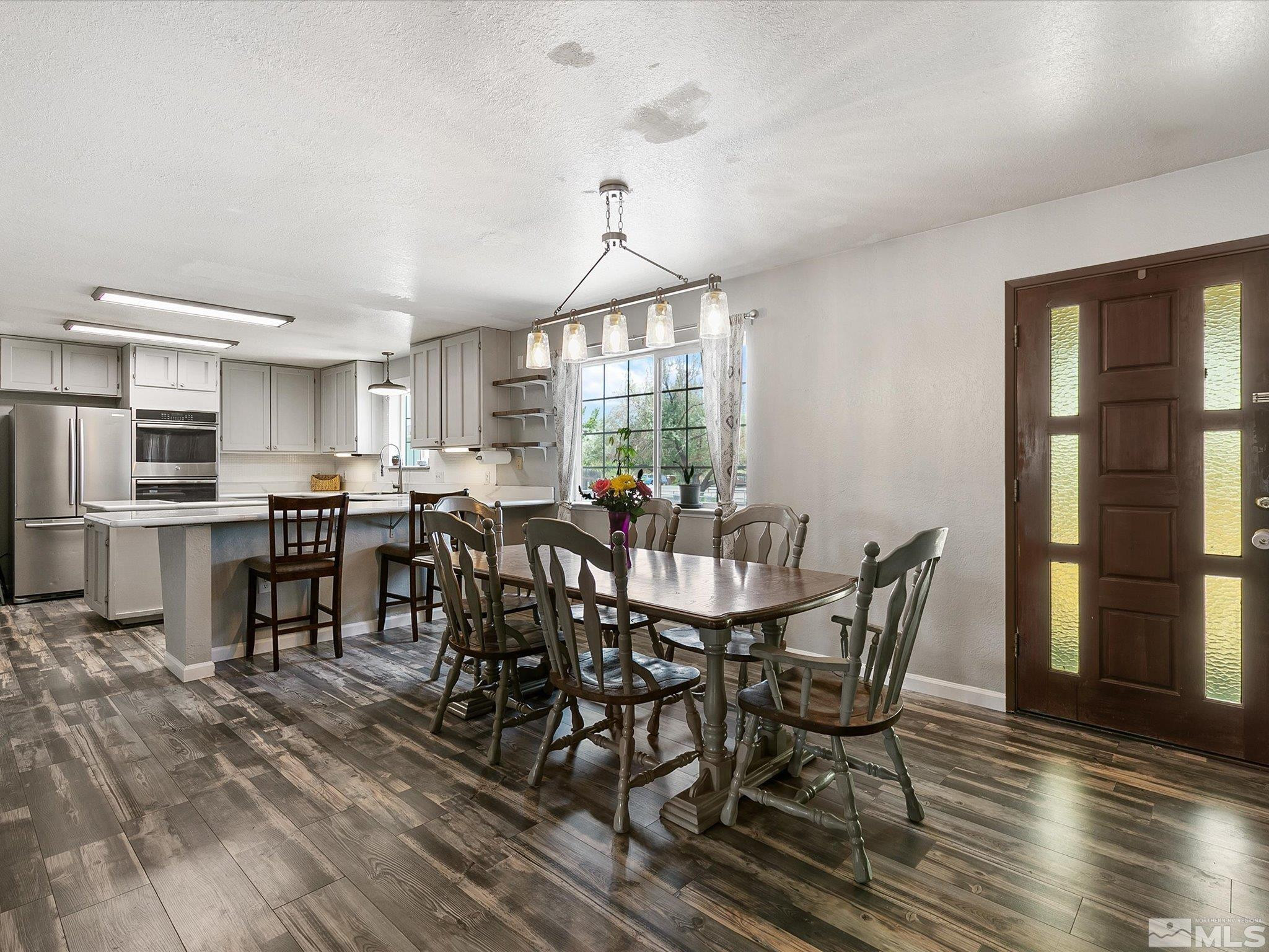 660 Northview Drive Fallon, NV 89406 - Photo 4 of 33 a view of a dining room with furniture and window