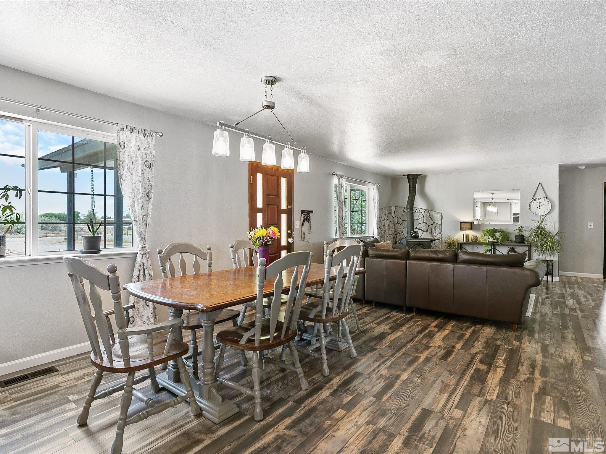 660 Northview Drive Fallon, NV 89406 - Photo 6 of 33 a view of a dining room with furniture and a chandelier