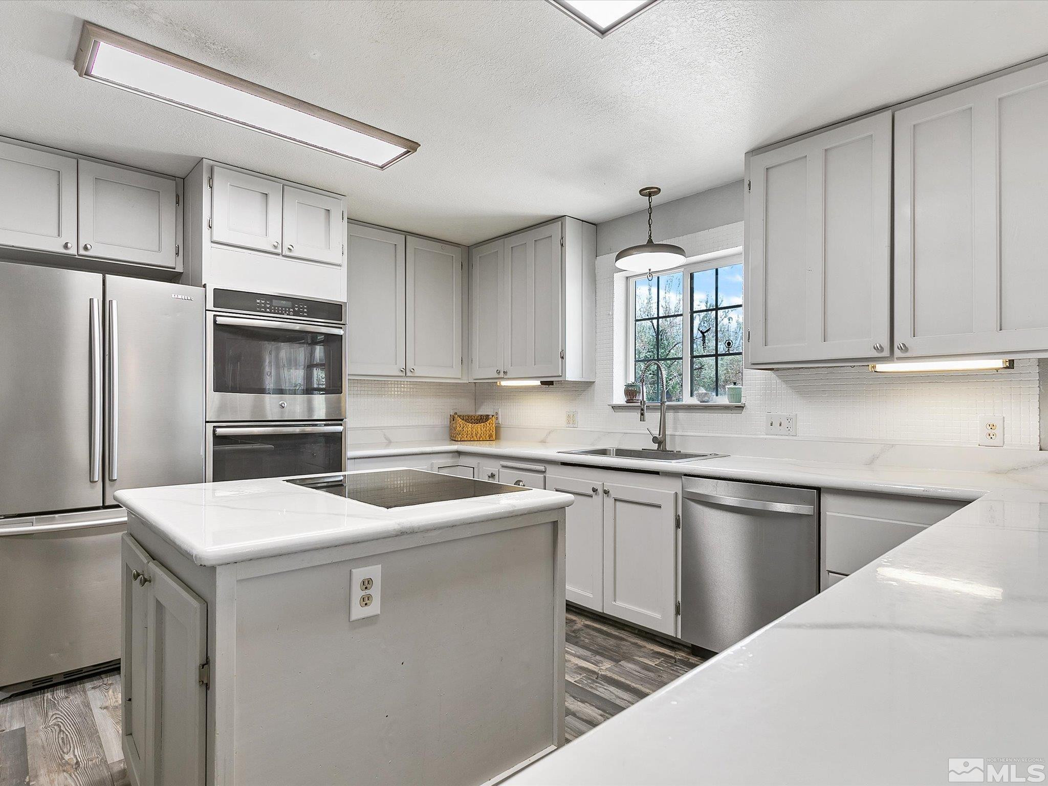660 Northview Drive Fallon, NV 89406 - Photo 8 of 33 a kitchen with a sink a stove a refrigerator and cabinets