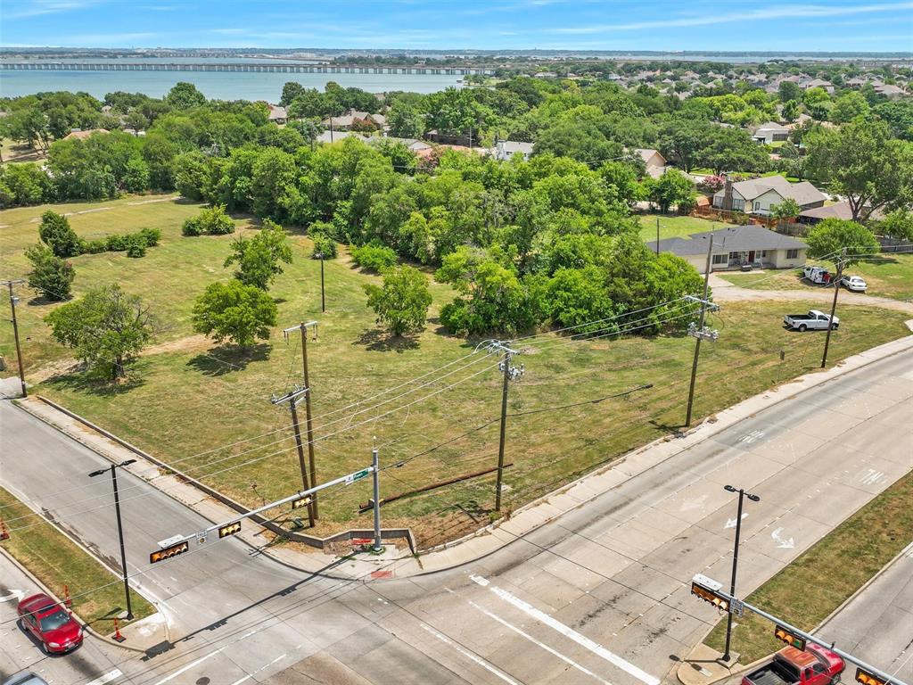 2202 Rowlett Road Garland, TX 75043 - Photo 4 of 16 a view of a terrace