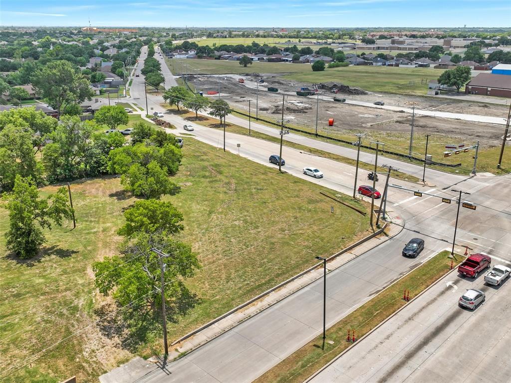 2202 Rowlett Road Garland, TX 75043 - Photo 5 of 16 a view of a balcony with an outdoor seating space