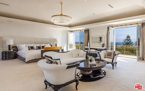 $25,000,000 | 6051 Philip Avenue, Malibu, CA 90265