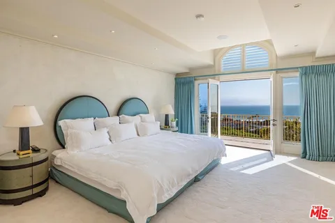 $25,000,000 | 6051 Philip Avenue, Malibu, CA 90265