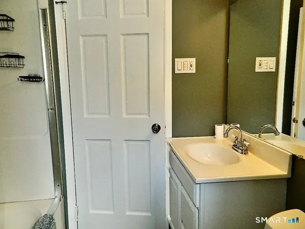 $1,950 | 37 Elm Street, East Haven, CT 06512