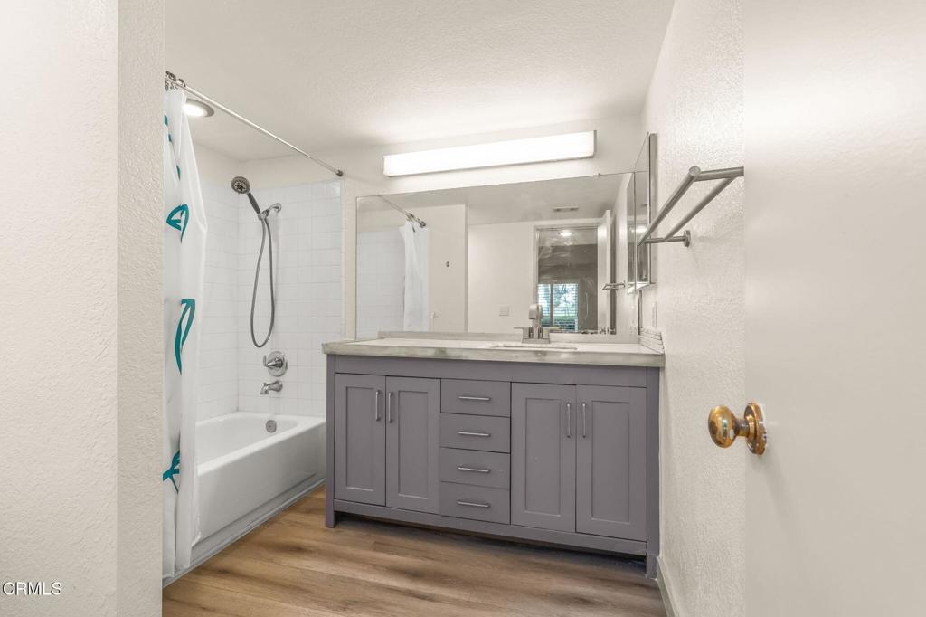2202 Martinique Lane Oxnard, CA 93035 - Photo 27 of 39 a bathroom with a tub a sink and mirrors