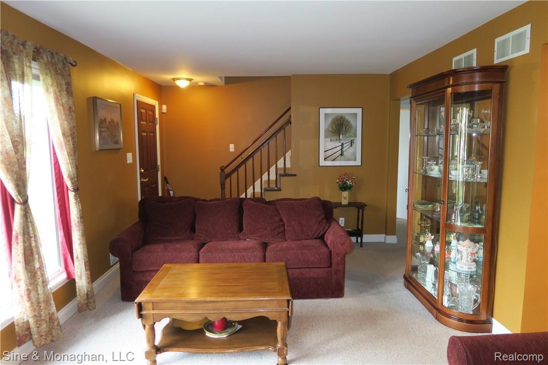 347 Kerby Road Grosse Pointe, MI 48236 - Photo 4 of 25 IMG_3478.JPG