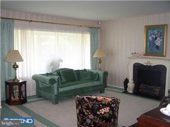 31 Haines Mill Road Delran, NJ 08075 - Photo 6 of 12 Living Room
