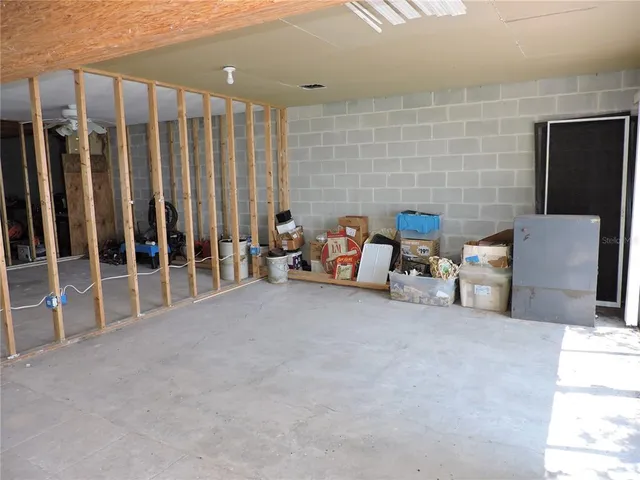 a view of livingroom with furniture