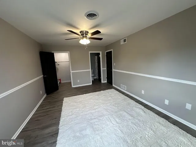 a view of a livingroom with a ceiling fan