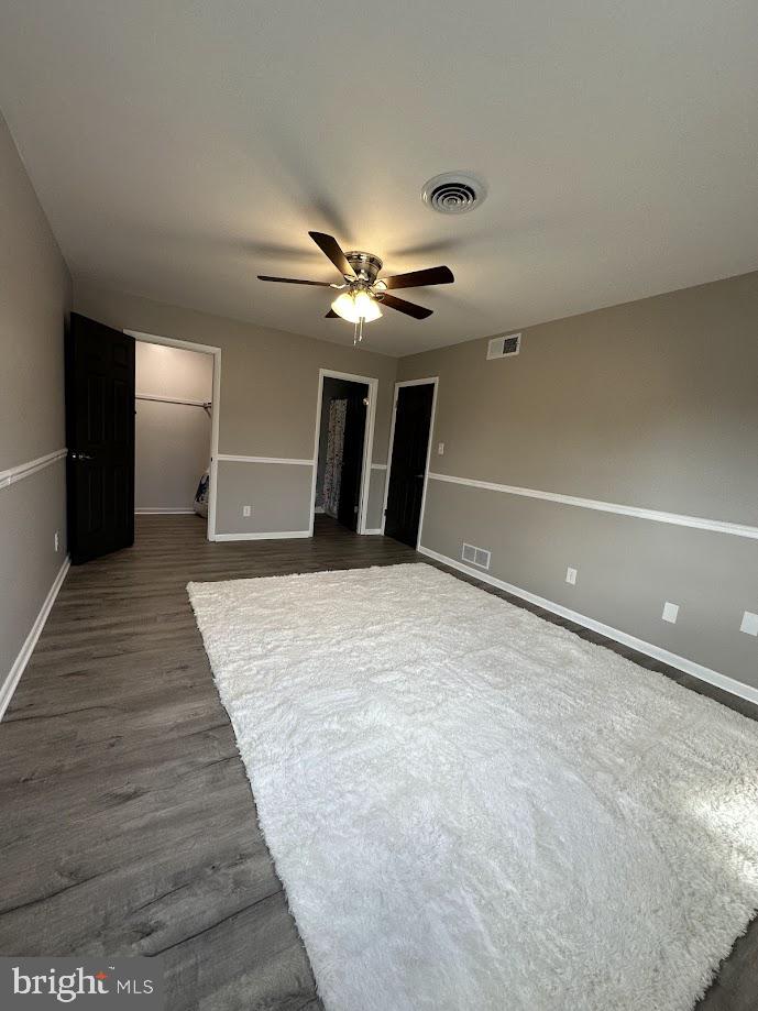 221 Lee Court Enola, PA 17025 - Photo 12 of 22 a view of a livingroom with a ceiling fan