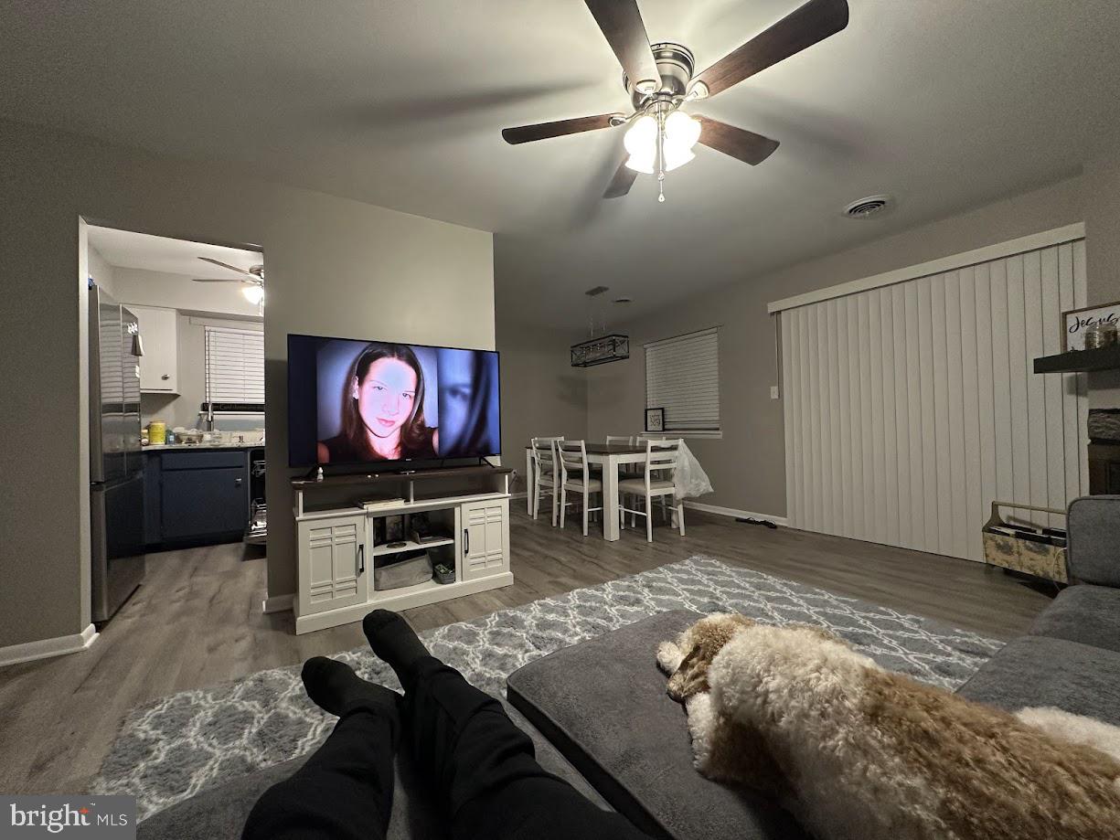 221 Lee Court Enola, PA 17025 - Photo 4 of 22 a living room with furniture and a flat screen tv
