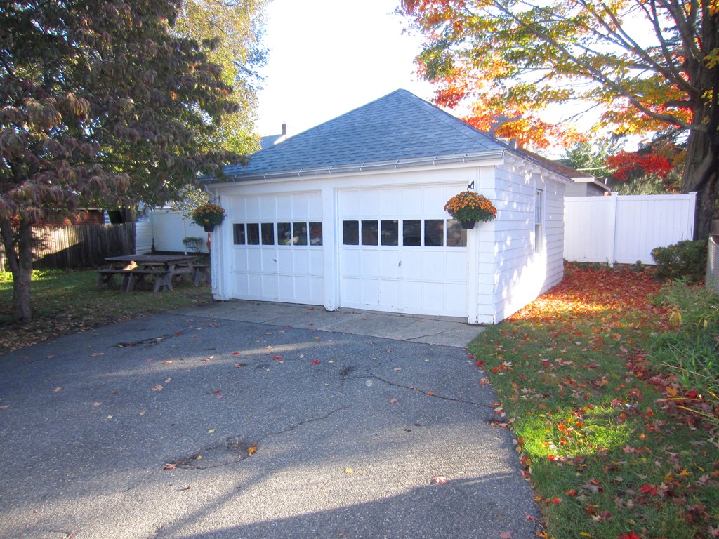 15 Ramshead Road Medford, MA 02155 - Photo 4 of 17 Gallery Image 4