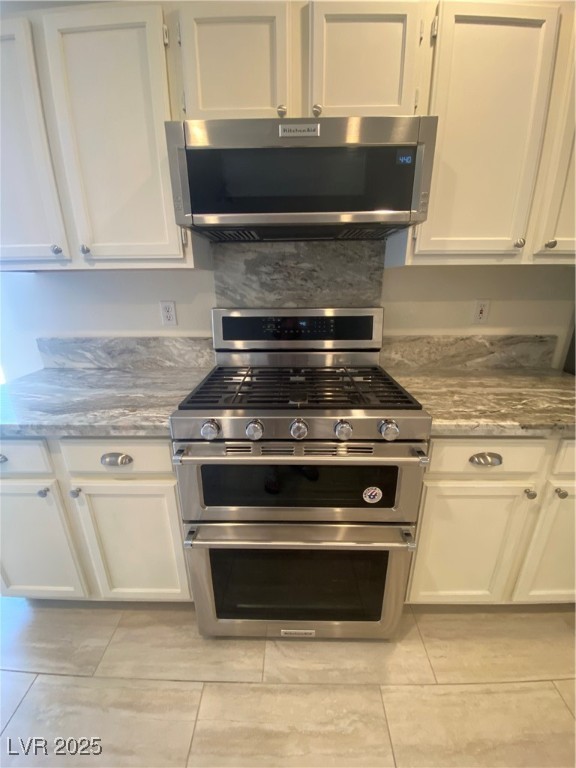 1300 Red Gable Lane, Unit 103 Las Vegas, NV 89144 - Photo 9 of 26 Double Oven and built in Microwave