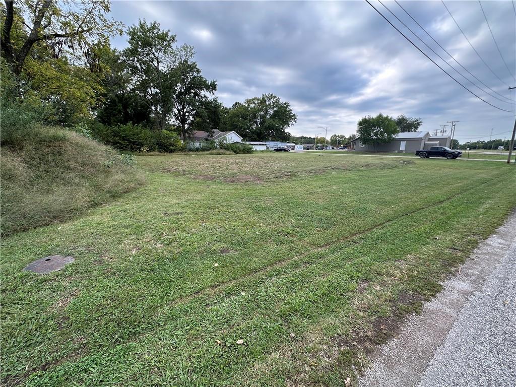 408 12th Street Pleasanton, KS 66075 - Photo 2 of 7