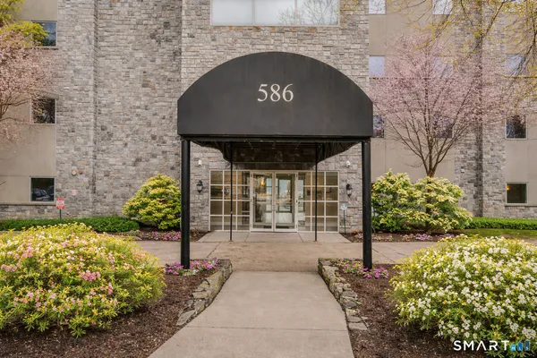 $549,000 | 586 West Thames Street, Unit 610, Norwich, CT 06360