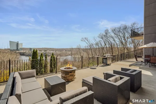 $549,000 | 586 West Thames Street, Unit 610, Norwich, CT 06360