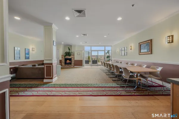 $549,000 | 586 West Thames Street, Unit 610, Norwich, CT 06360
