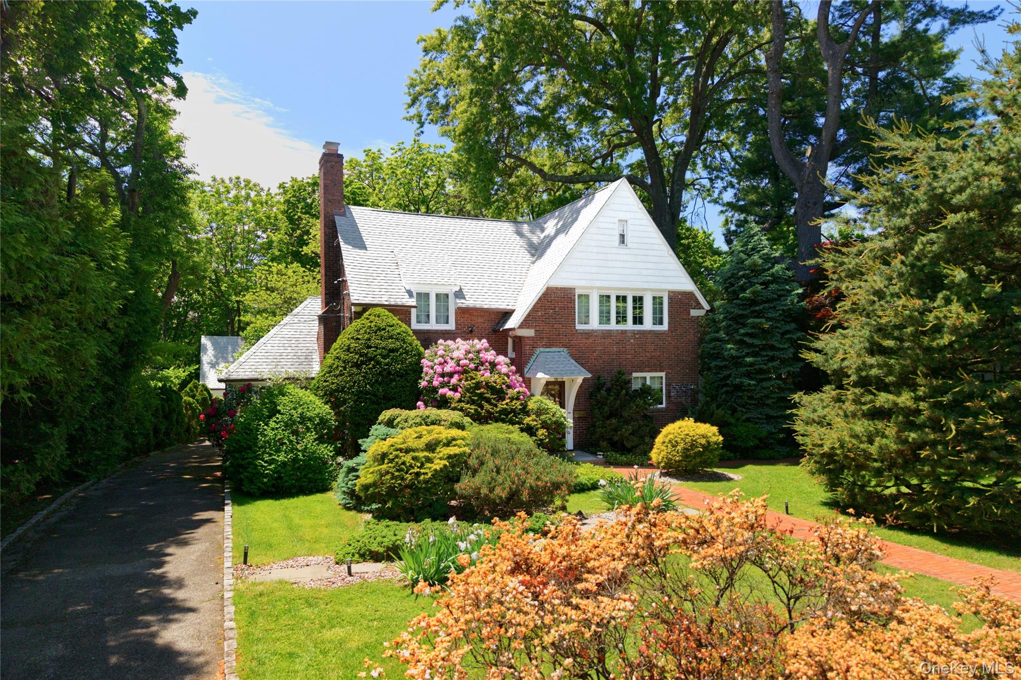 10 Crescent Road Port Washington, NY 11050 - Photo 1 of 37