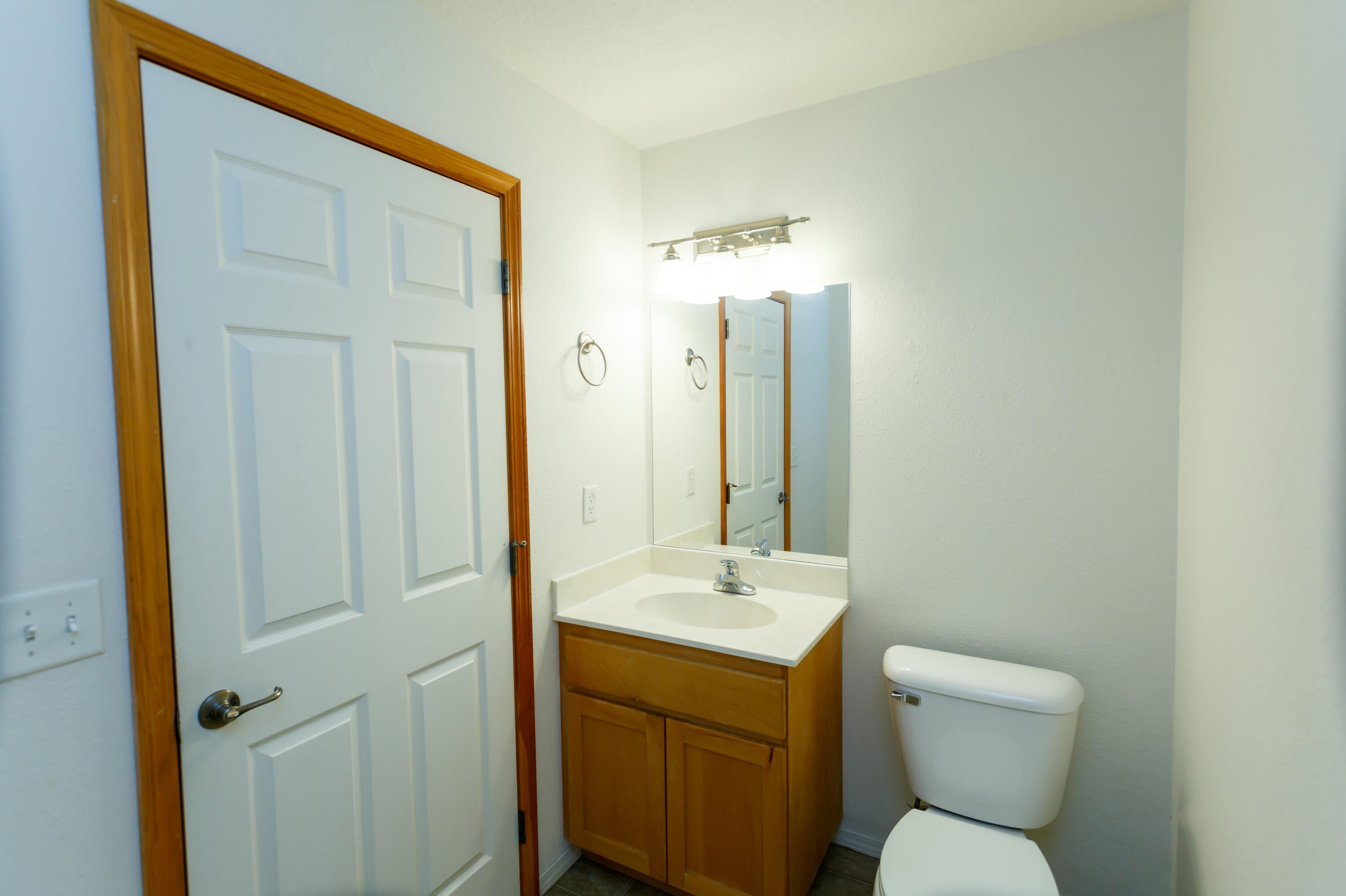 450 Midway Road, Unit 24 Medford, OR 97501 - Photo 12 of 29 450MIDWAY_halfbath