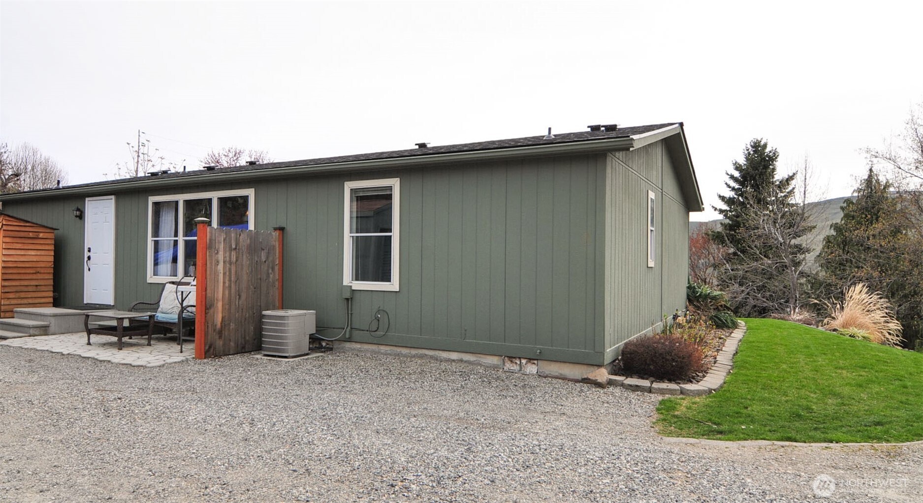 1698 Sunset Drive Wenatchee, WA 98801 - Photo 16 of 22 a view of outdoor space and yard