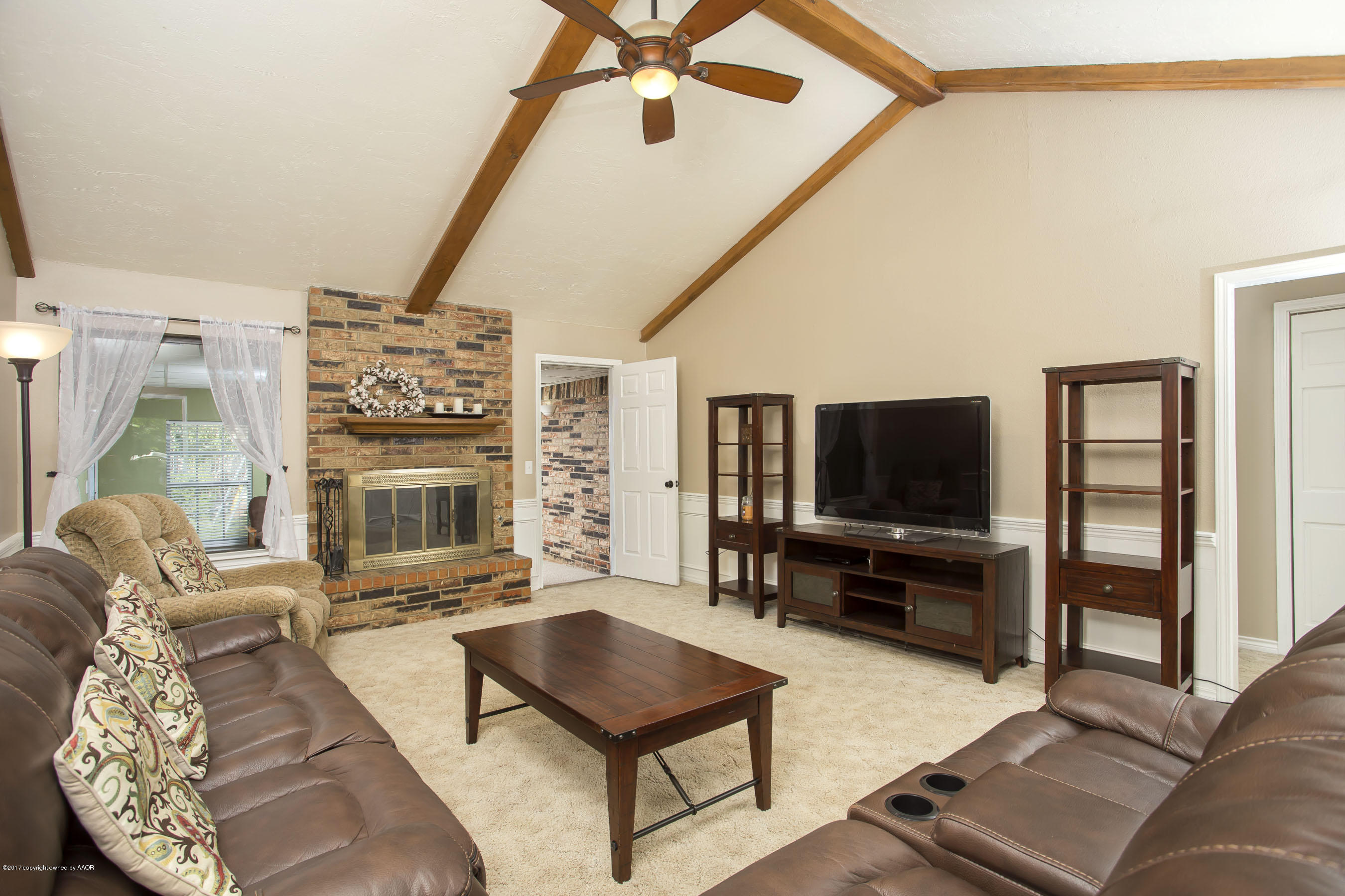 8204 Tejas Trail Amarillo, TX 79110 - Photo 2 of 23 Living Room