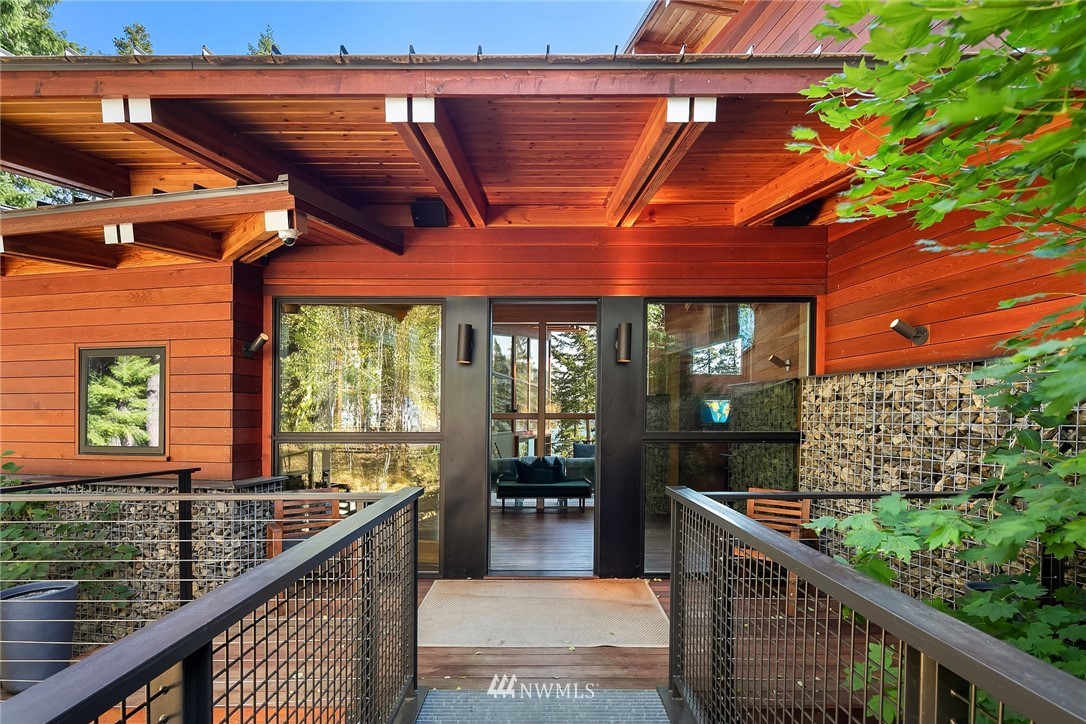 821 Timber Cove Drive Ronald, WA 98940 - Photo 2 of 40 a view of balcony with two couches and potted plants