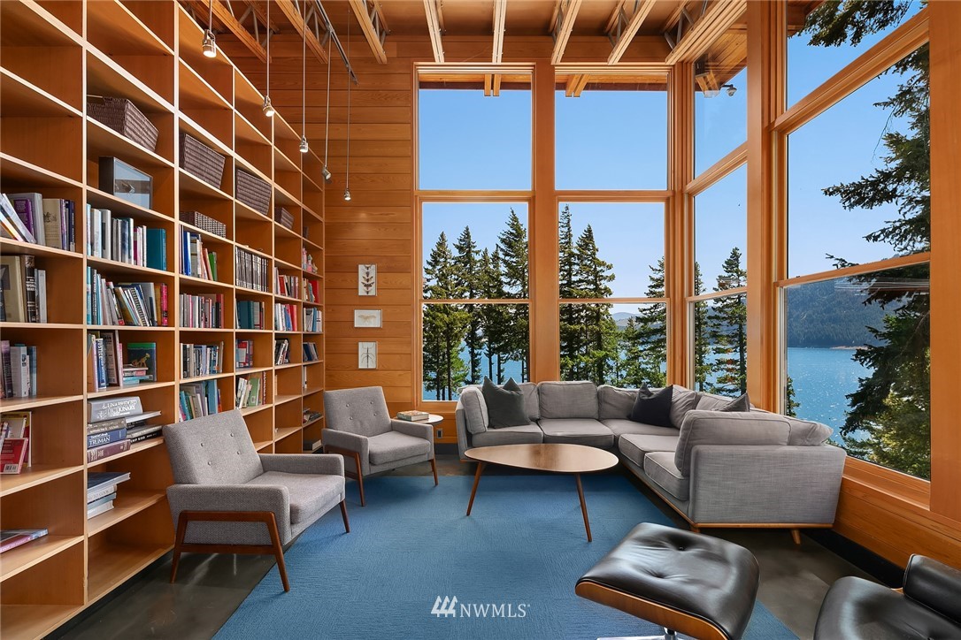 821 Timber Cove Drive Ronald, WA 98940 - Photo 16 of 40 a living room with furniture and a window