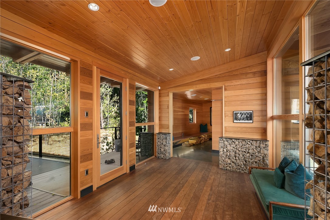 821 Timber Cove Drive Ronald, WA 98940 - Photo 3 of 40 a view of a livingroom with furniture and windows